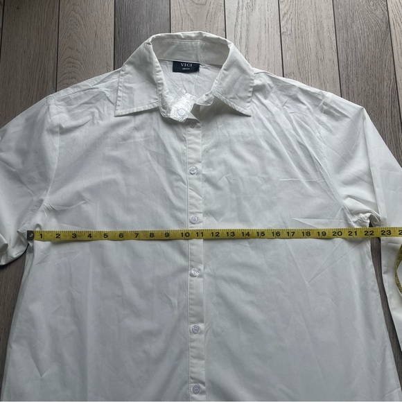 Vici White Button-Up Blouse with Ruffle Hem - Picture 4 of 5